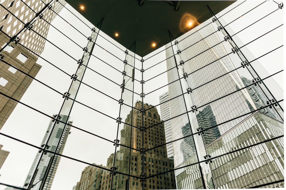 Digital Transformation in Corporate Banking: Toward a Blended Service Model