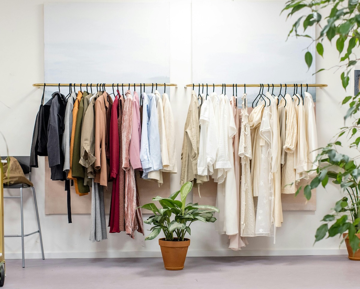 Timeless Aesthetics: How Symmetry Enhances Sustainable Consumption in Luxury Fashion