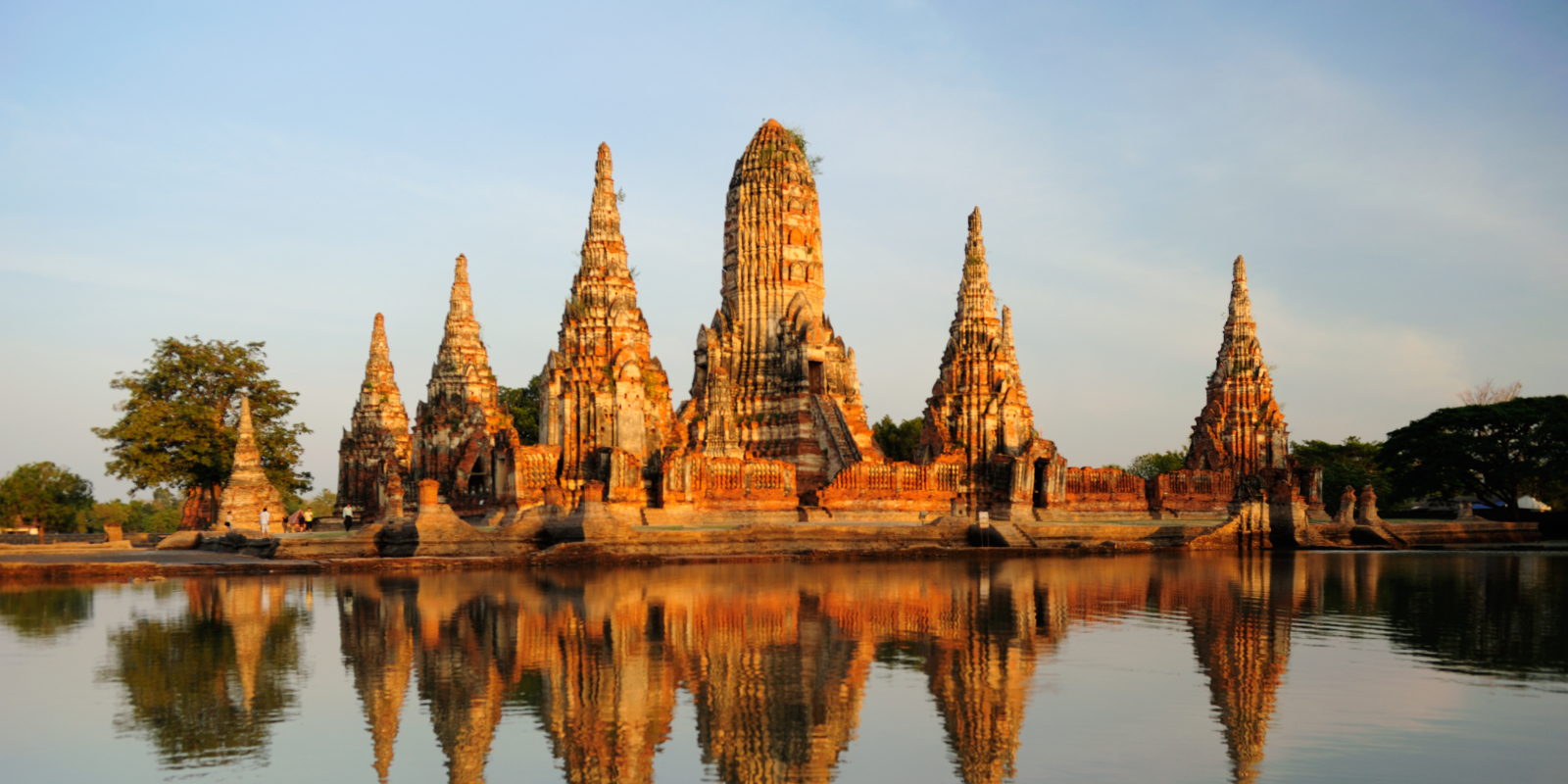 Real-Time Leadership at Fabrinet (A): Navigating through the 2011 Thailand flood crisis