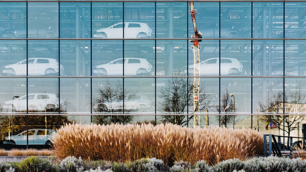 Supplier-Selection Practices for Robust Global Supply Chain Networks: A Simulation of the Global Auto Industry