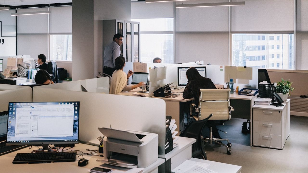 The Digital Workplace: Navigating in a Jungle of Paradoxical Tensions