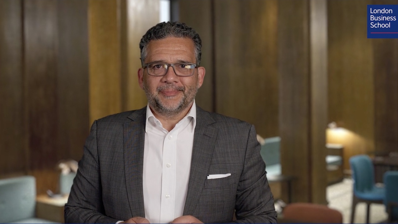 Michael G. Jacobides: How to Compete When Industries Digitize and Collide